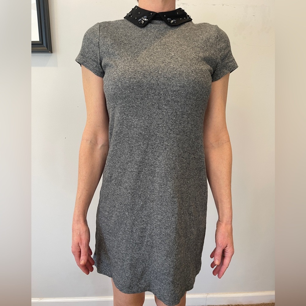 Ann Taylor gray 100% cotton dress with black jeweled collar  size small 33 inch